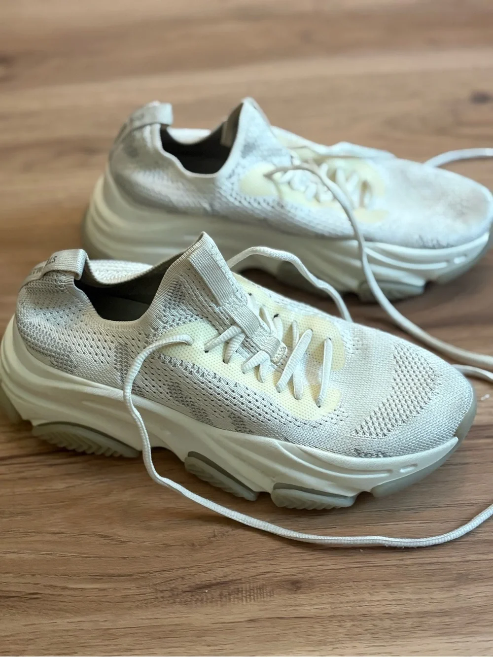 Steve Madden white shoe